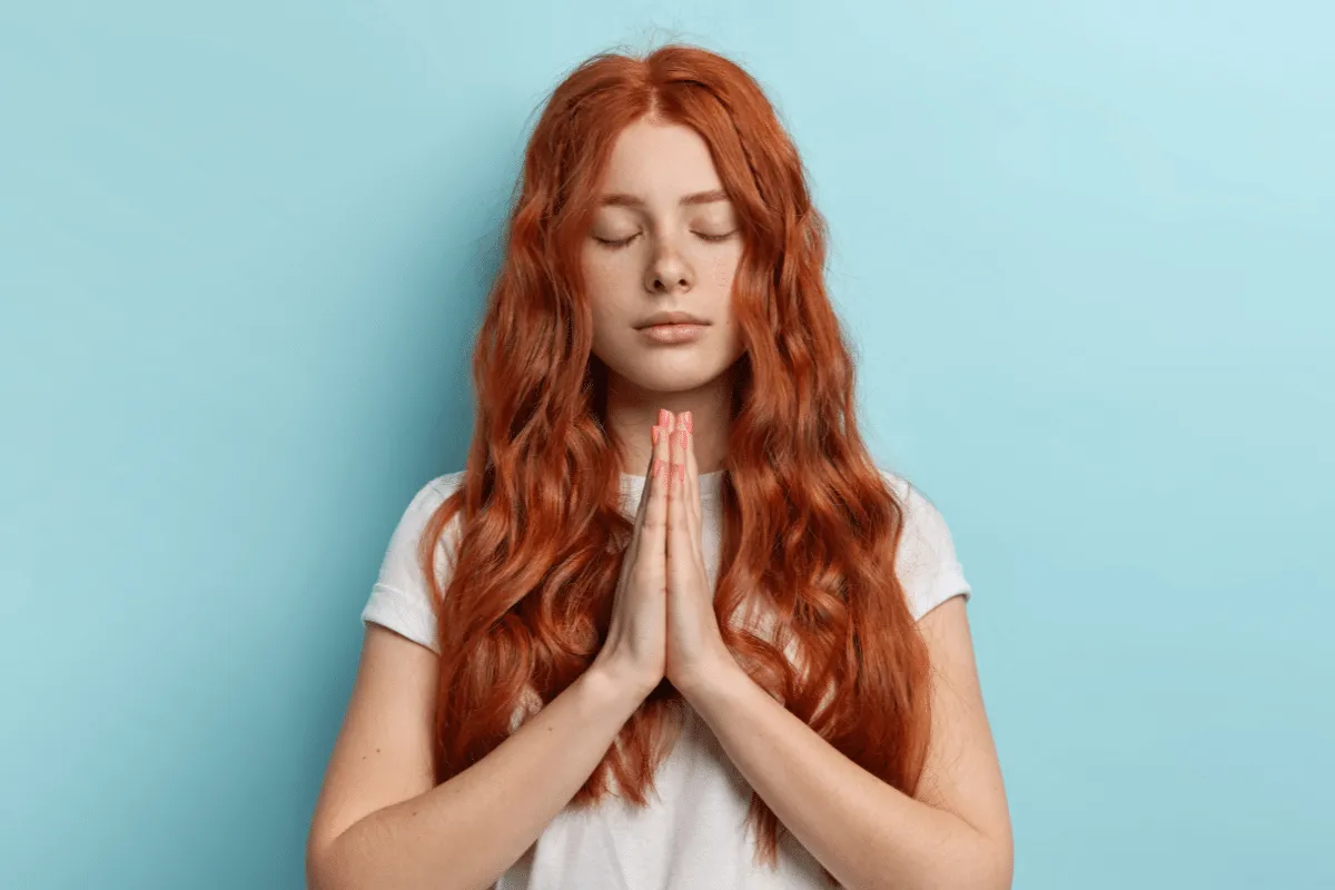 Está passando por um momento difícil? Conheça 7 preces espíritas para diferentes momentos da vida