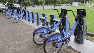 Curitiba regulamenta bicicletas elétricas e patinetes; veja o que muda no trânsito
