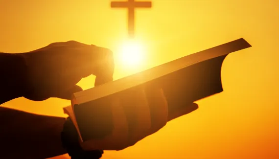 Busca proteção espiritual? Conheça 3 salmos para afastar o mal