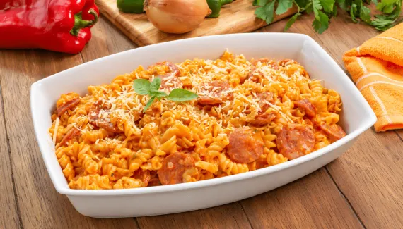 Quer um almoço fácil no sábado? Aprenda esse macarrão cremoso na panela de pressão