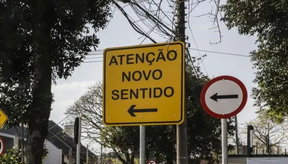 Rua de um dos maiores bairros de Curitiba terá mudança de sentido na segunda