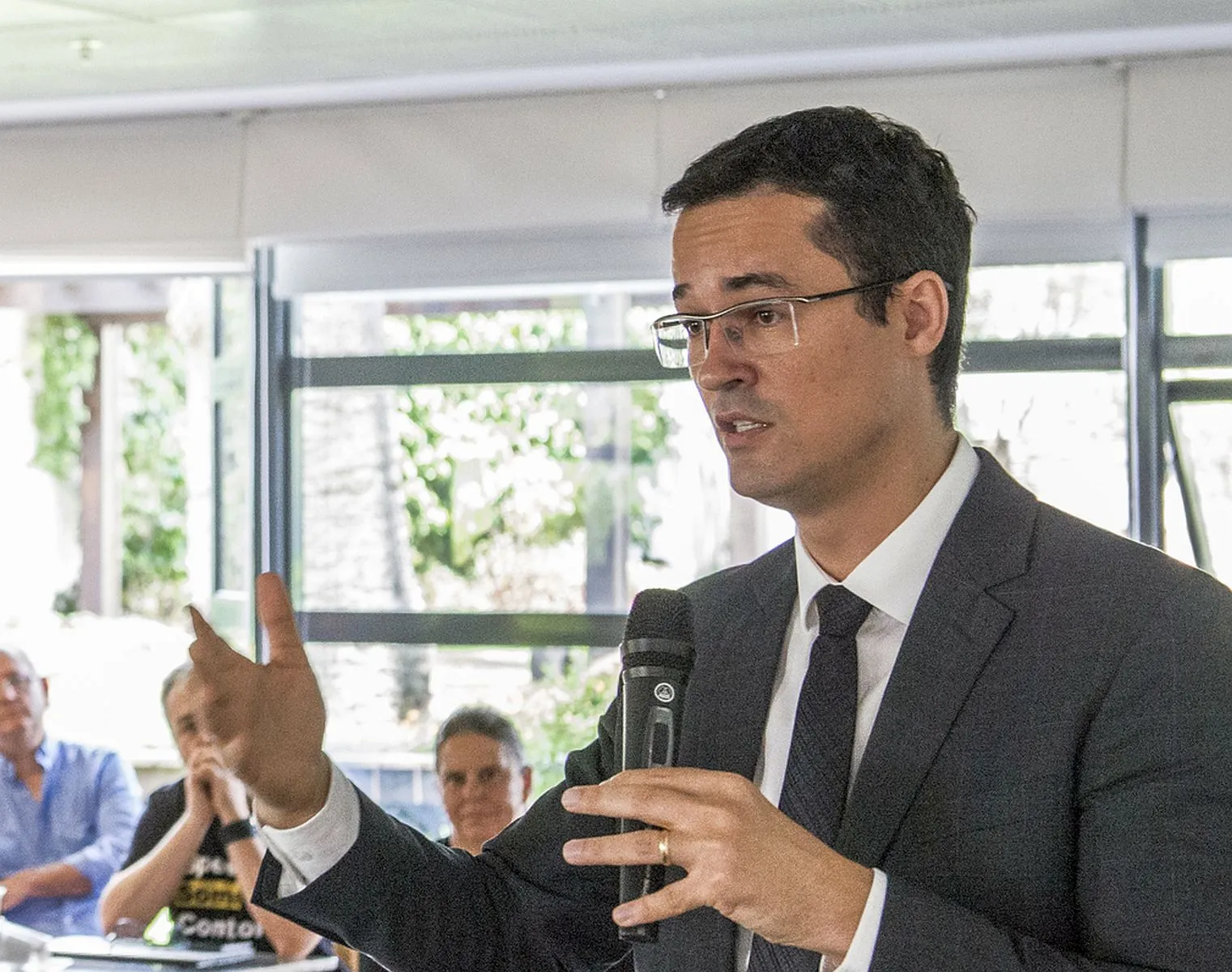 Adversários falam sobre suspensão de candidatura de Deltan ao Senado