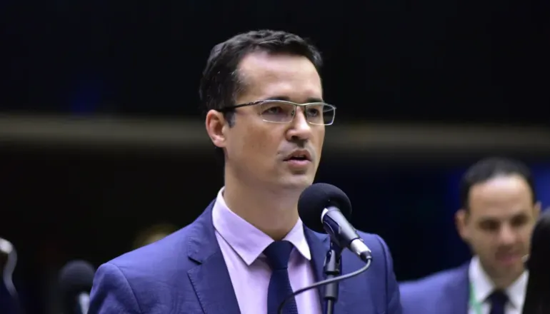 Deltan Dallagnol continua candidato e com nome na urna: entenda a decisão do TSE