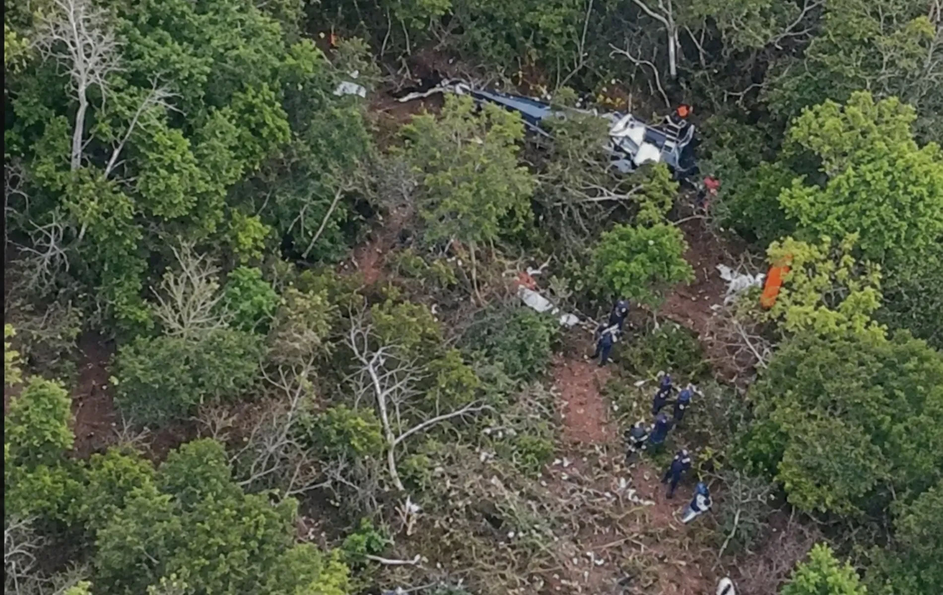 Três pessoas ficam feridas após queda de helicóptero com rumo a Londrina