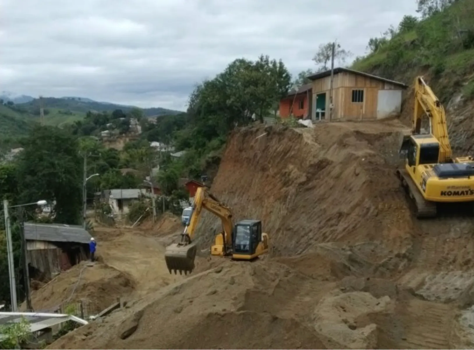 196 postes e 14,6 km de cabos: Vale do Ribeira tem energia restabelecida no Paraná