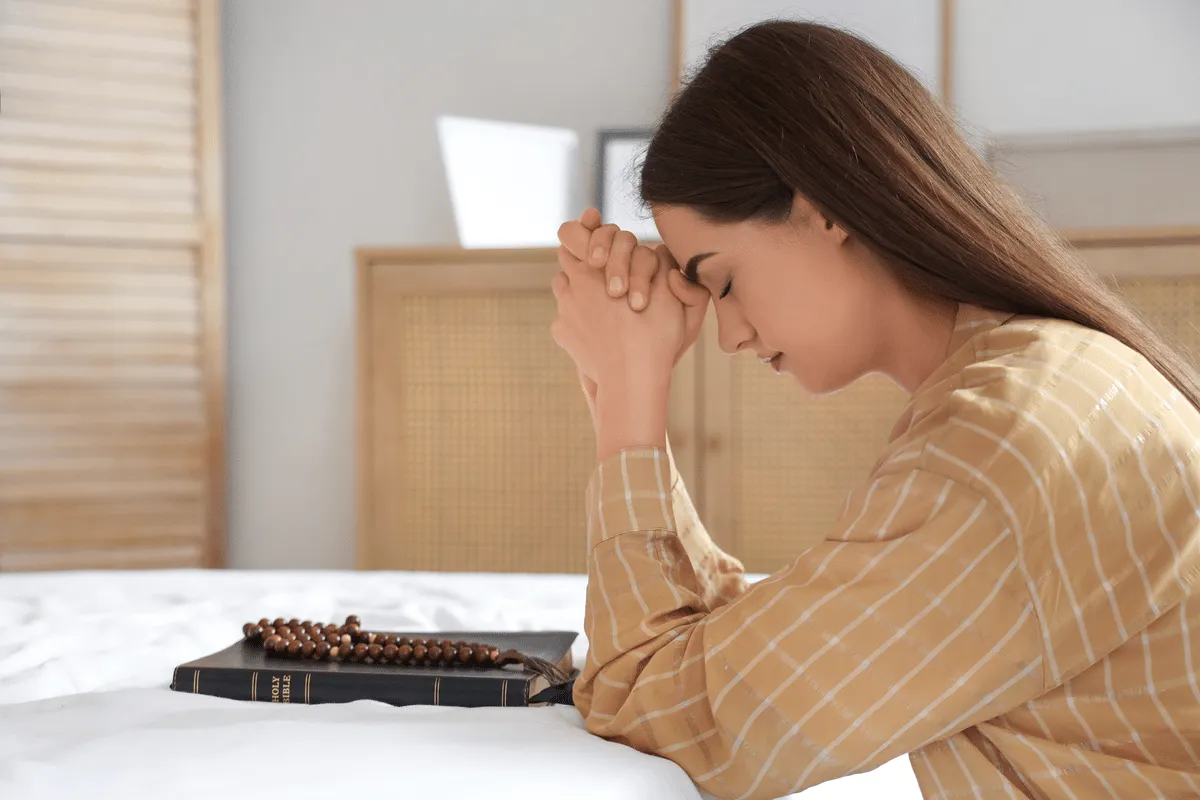 Comece a semana com fé: conheça 3 salmos para pedir proteção