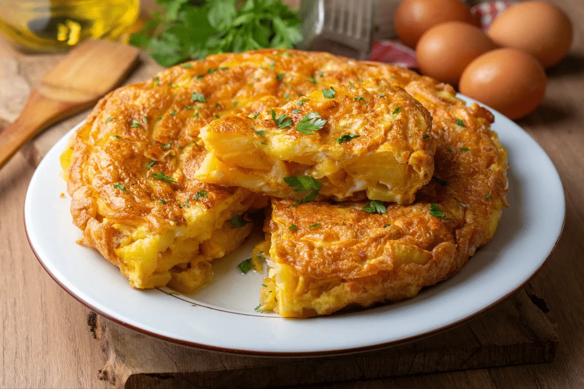 Essa omelete de batata é fácil de fazer e deixa o lanche da tarde mais proteico