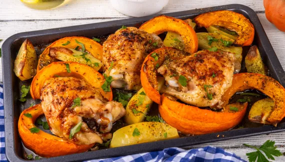 3 receitas de frango assado para deixar o jantar mais saudável e proteico