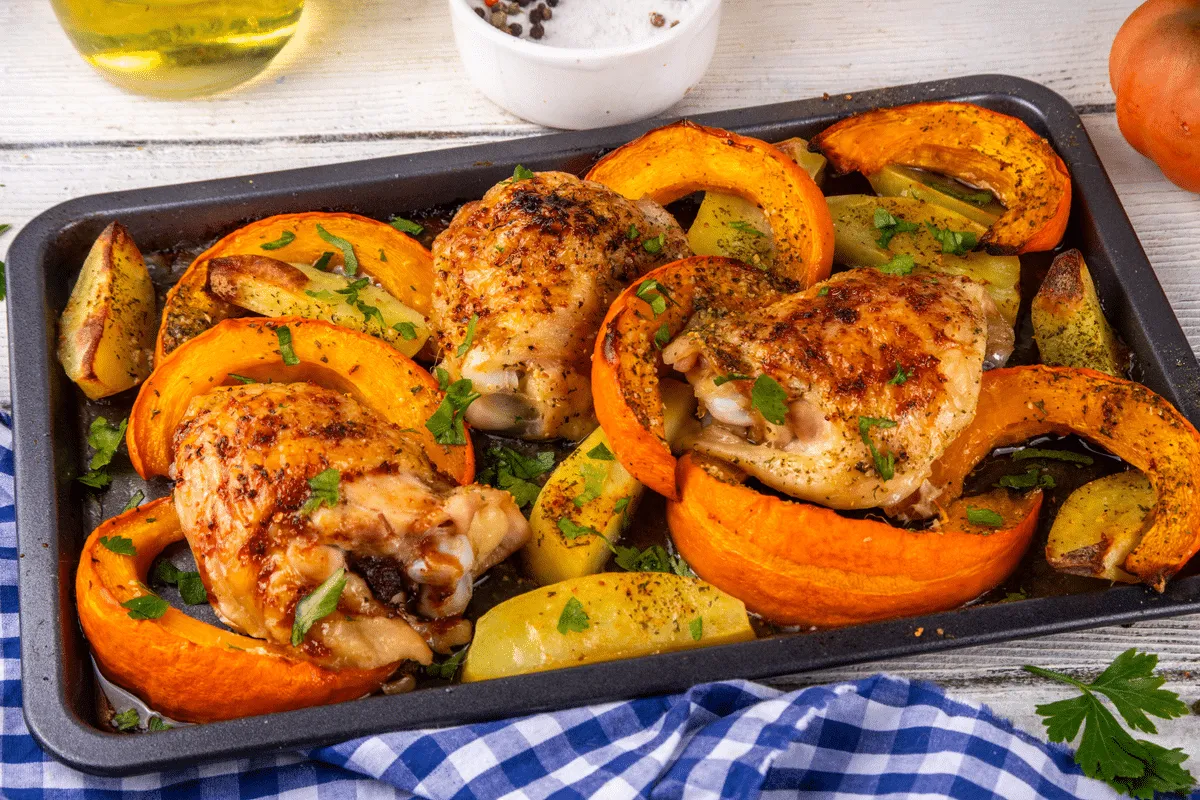 3 receitas de frango assado para deixar o jantar mais saudável e proteico