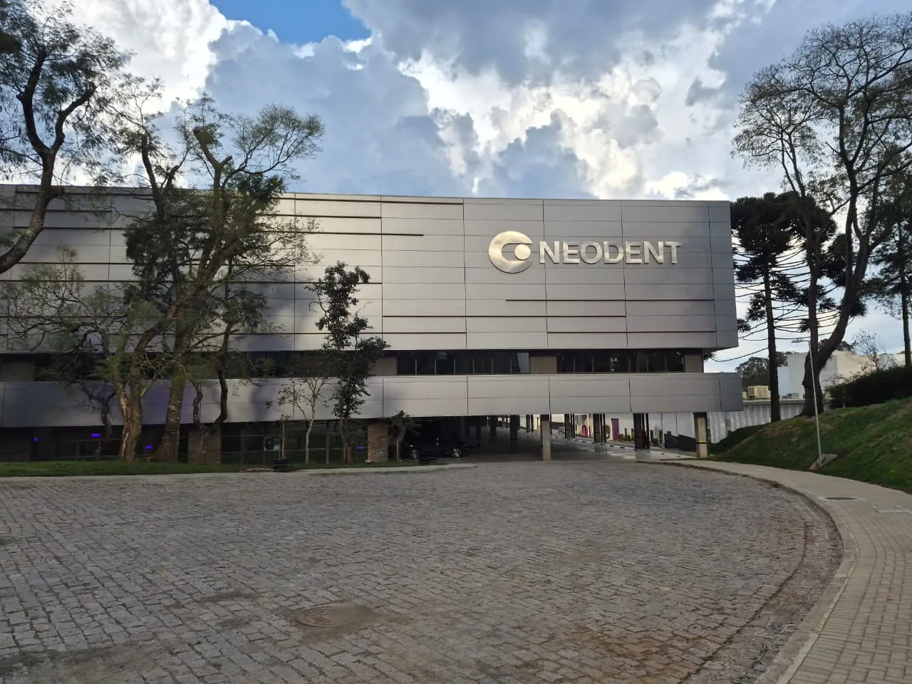 Neodent investe R$ 2 bi e faz de Curitiba polo mundial de implantes dentários