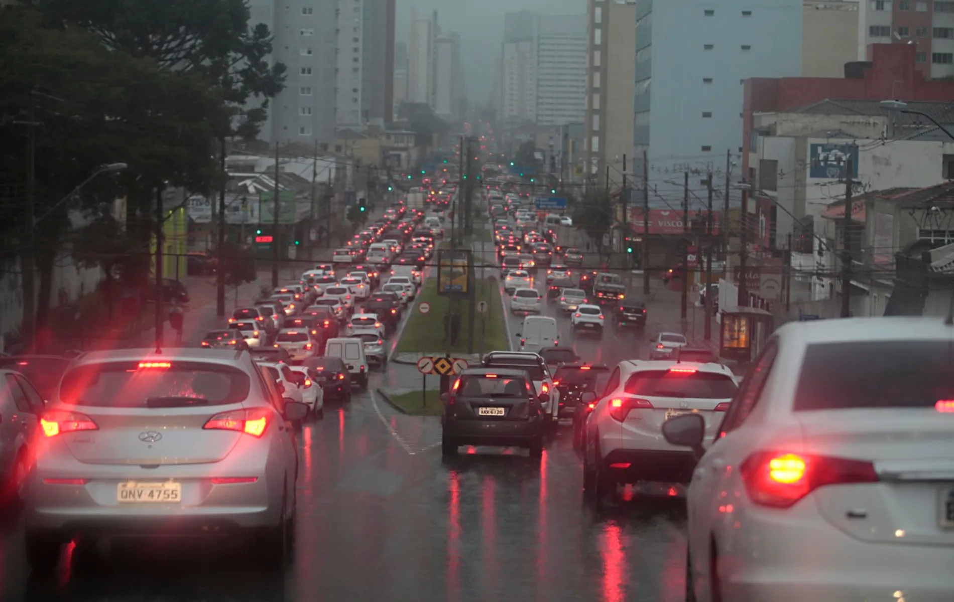 Trânsito em Curitiba: Via Vêneto tem Pare e Siga nesta terça (22)