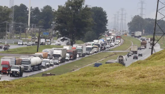 Mais de 50 bloqueios: BR-476 é interditada por erosão severa e rodovias do Paraná têm restrições