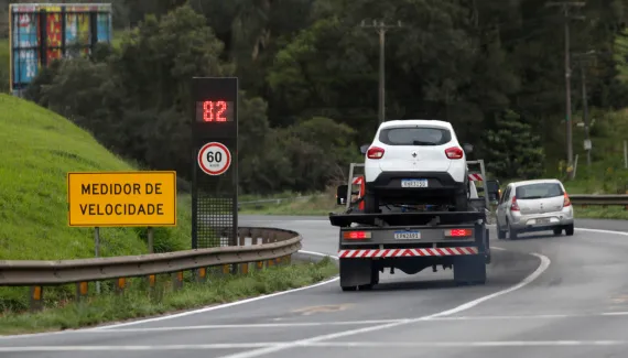 Projeto-piloto de radares que calculam velocidade média é suspenso no Paraná