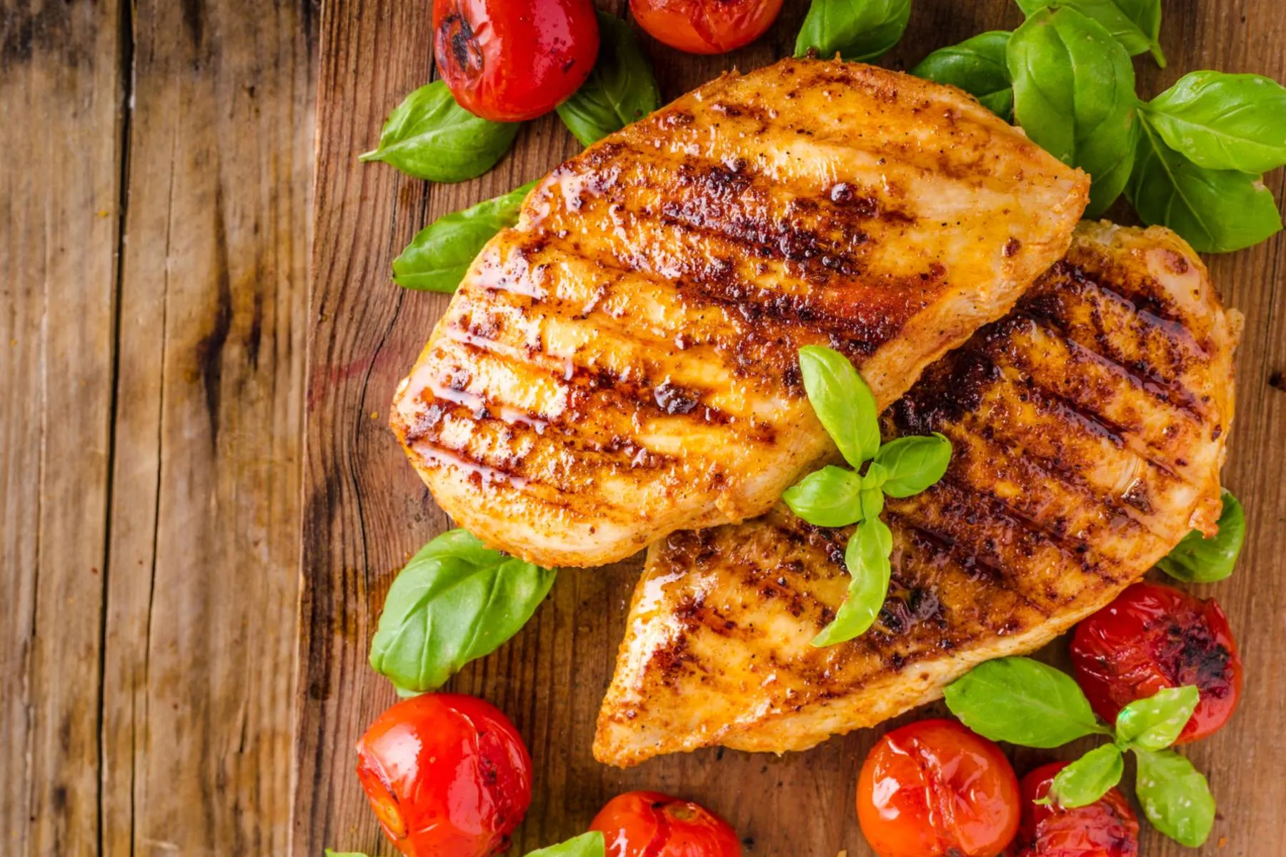 4 marinadas infalíveis para elevar o sabor do frango no dia a dia
