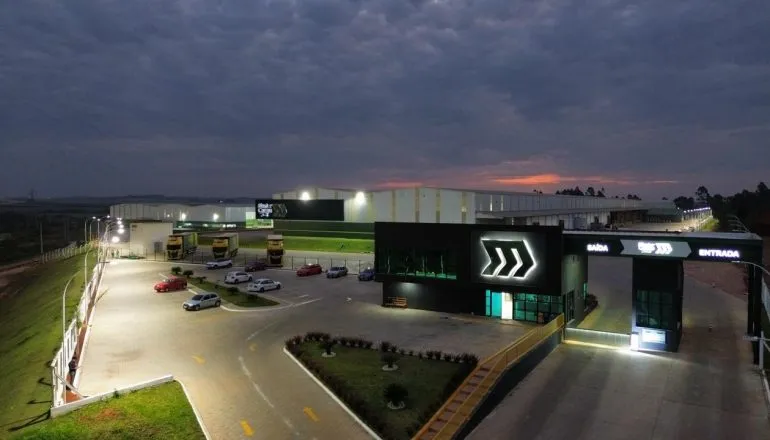 Mega câmara fria é inaugurada e movimenta R$ 80 milhões por dia em cargas