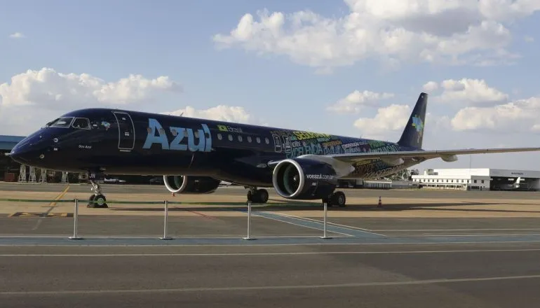 Falha em sistema de GPS afeta aviões Embraer e cancela voos da Azul no Paraná