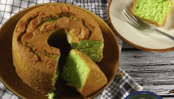 Já experimentou bolo de matcha? Essa receita fofinha combina com o lanche da tarde