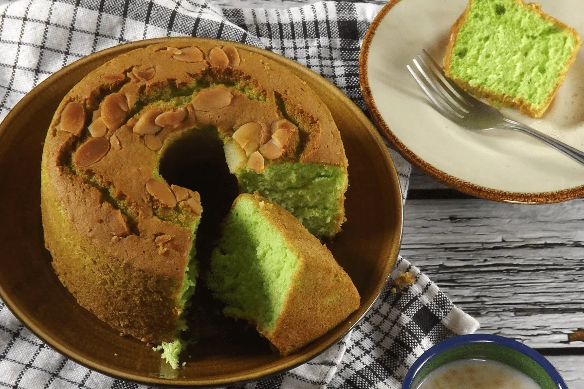 Já experimentou bolo de matcha? Essa receita fofinha combina com o lanche da tarde