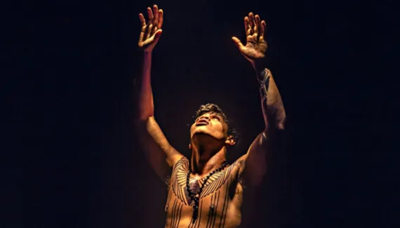 Teatro inspirado em Ailton Krenak, cinema gratuito e exposições: o que fazer em Curitiba nesta quinta (24)?