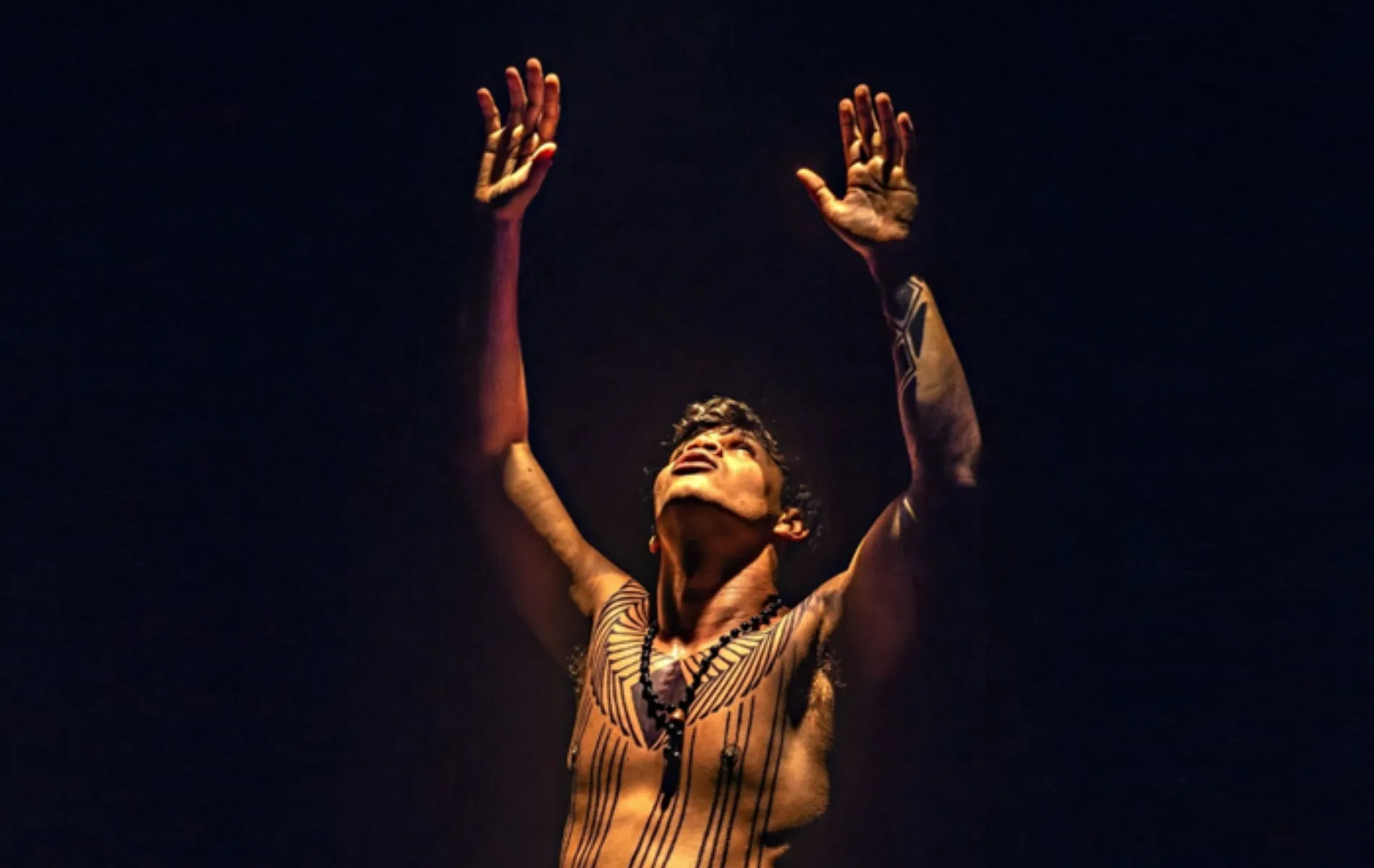 Teatro inspirado em Ailton Krenak, cinema gratuito e exposições: o que fazer em Curitiba nesta quinta (24)?