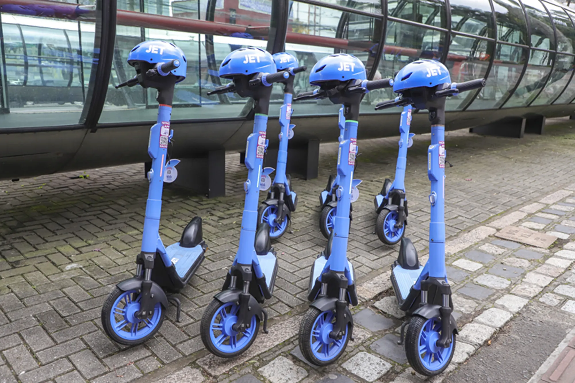 Patinetes elétricos chegam a mais 13 bairros de Curitiba; veja lista