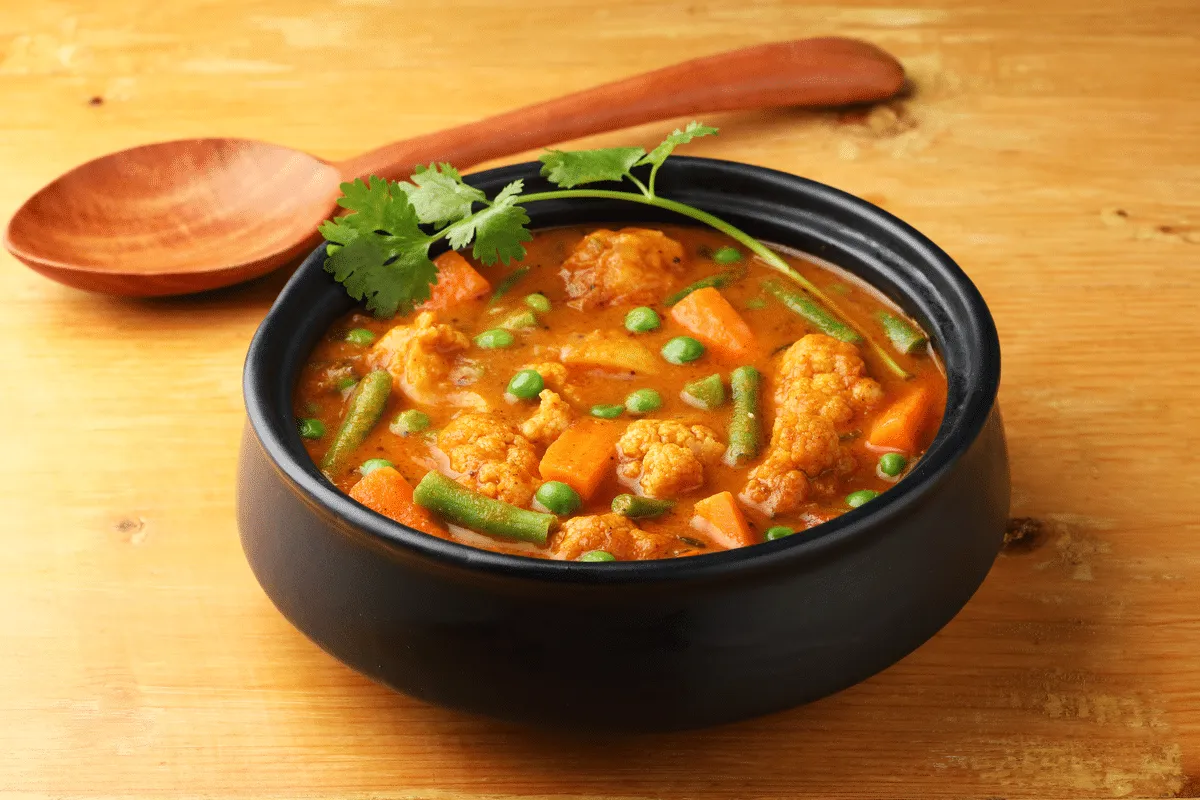 Esse curry de legumes vegetariano é fácil de fazer e combina com o jantar