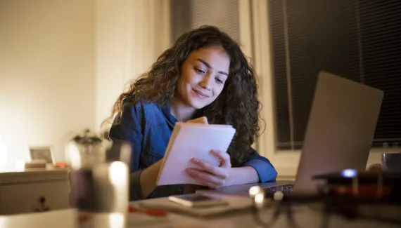 Estudar até tarde ajuda ou atrapalha? Neurologista explica os efeitos no cérebro