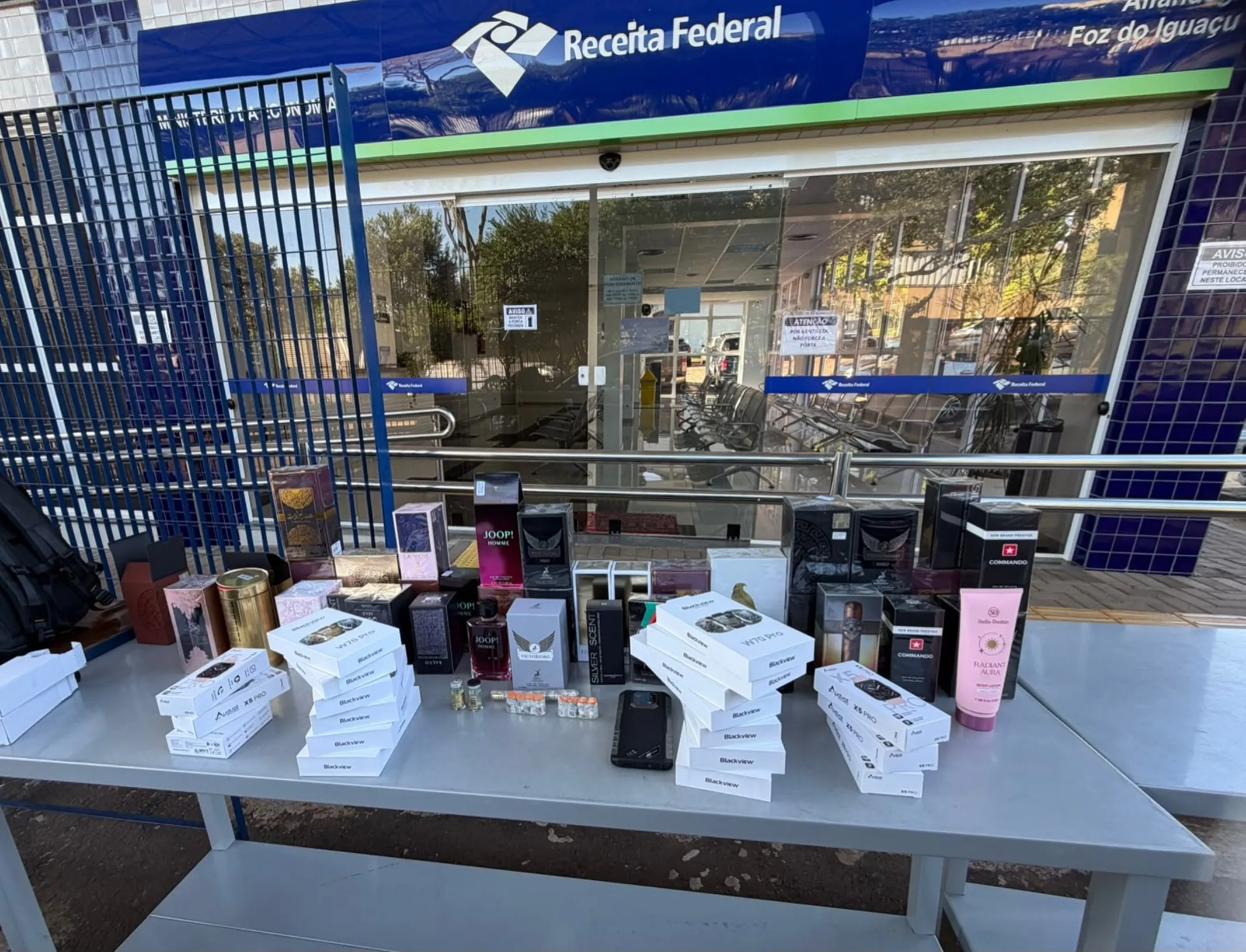 Estepe recheado: Receita Federal flagra trio com medicamentos ilegais em Foz