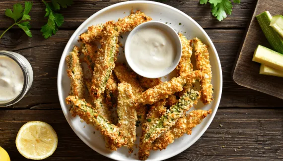 Palitos de abobrinha na air fryer: aprenda essa receita prática e crocante para o aperitivo de sábado