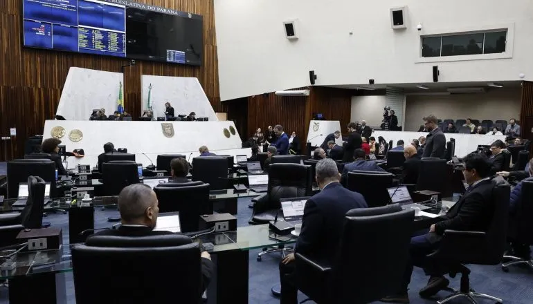 Paranaenses vão escolher 54 representantes para a Alep em 2026