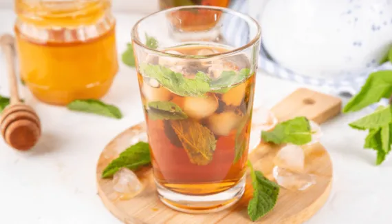 Mais sabor e hidratação na primavera: 5 opções de chá para preparar