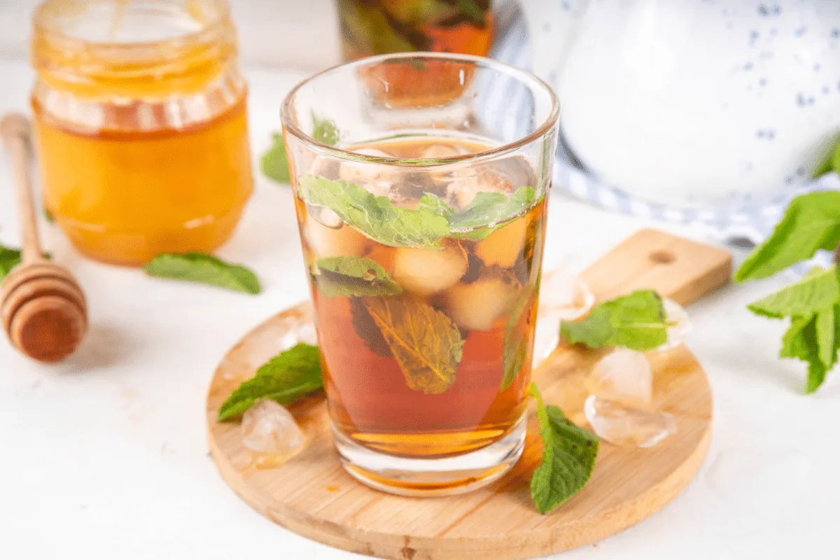 Mais sabor e hidratação na primavera: 5 opções de chá para preparar