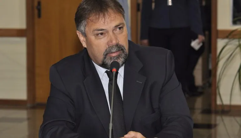 Ex-presidente da Câmara de Curitiba volta a disputar eleição com 21 processos no TCE