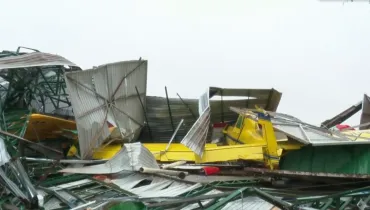 Ventos de 100 km/h: temporal causa apagão, destrói hangar e mata homem no Paraná