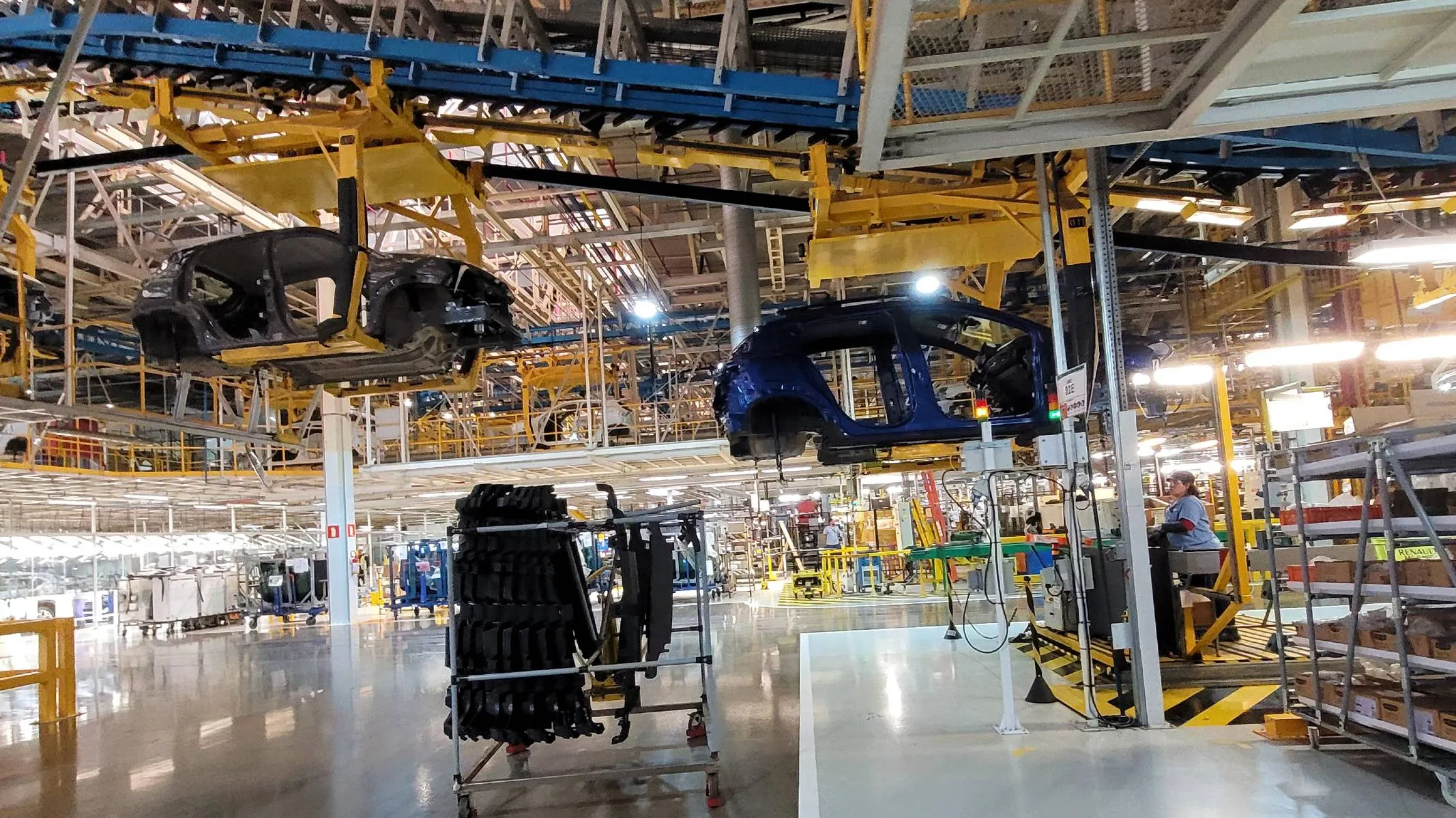 Imagem mostra a fábrica da Renault Geely Brasil sequencia de fabricação ocorre de acordo com demanda de vendas.