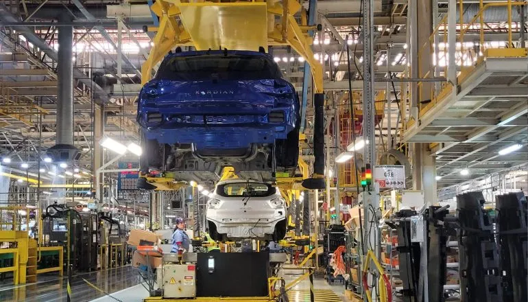 Fábrica 4.0 da Renault Geely produz 57 carros por hora e acumula 2 bilhões de metadados/dia
