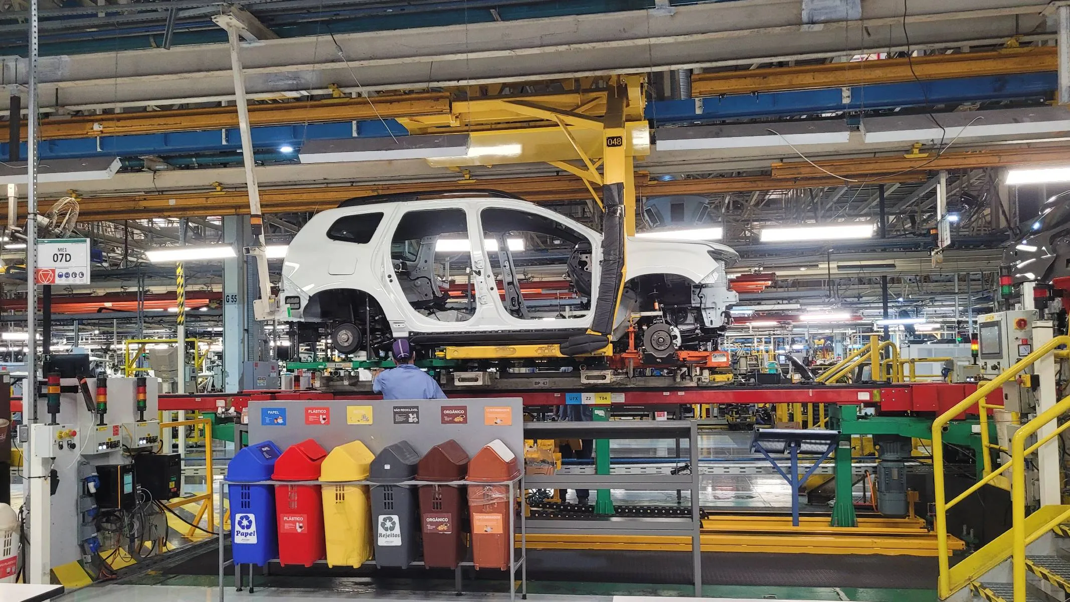 Imagem mostra a fábrica da Renault Geely Brasil, Detalhe para a linha de montagem da Duster.