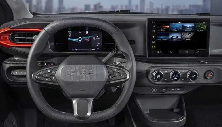 A cabine conta com sistema operado via Google built-in integrado ao assistente de IA Gemini e recursos do aplicativo MyNissan