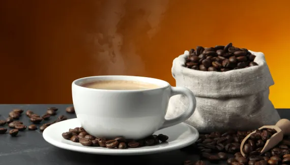 Café dá mais energia? Entenda como a bebida age no organismo e os cuidados ao consumi-la