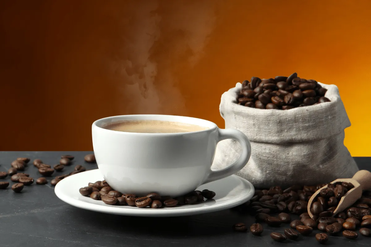 Café dá mais energia? Entenda como a bebida age no organismo e os cuidados ao consumi-la