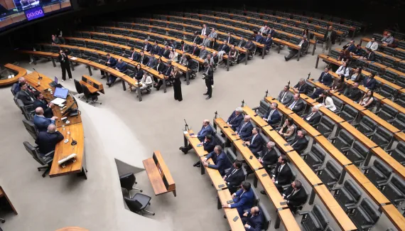 Quem representa o eleitor do Paraná? Perfil de quem vota difere de quem disputa