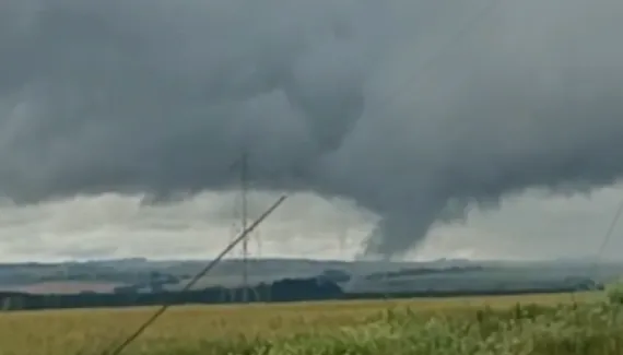 Mini-tornado visto no Paraná é fenômeno raro; entenda como funciona o Landspout