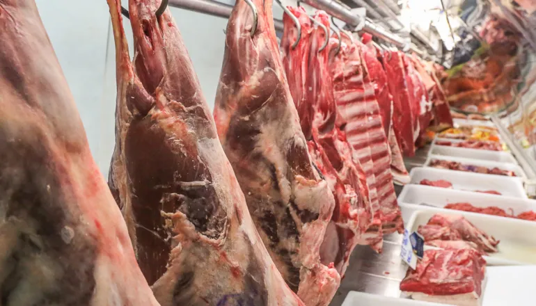Sobretaxa da China trava exportações de carne bovina de frigorífico do Paraná