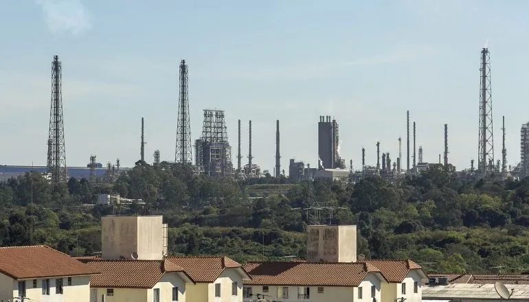 Refinaria em Araucária terá investimento de R$ 800 milhões da Petrobras