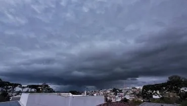 Frente fria e ciclone deixam Paraná em alerta para temporais neste fim de semana