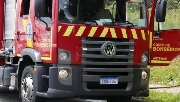 Imagem mostra uma viatura do Corpo de Bombeiros.