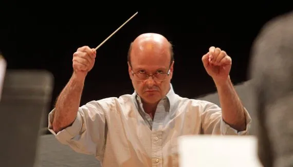 Maestro Roberto Tibiriçá, da Sinfônica do Paraná, morre aos 72 anos