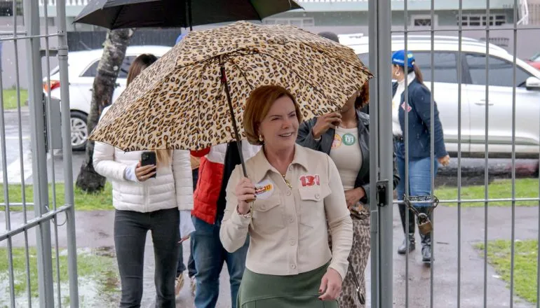 Gleisi vota no Novo Mundo e exalta representatividade feminina