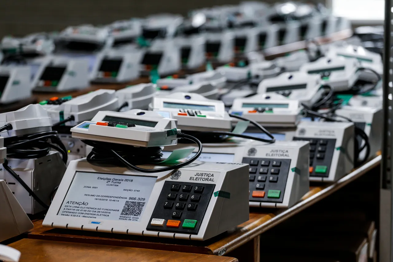 Paraná substitui urnas eletrônicas durante votação; como fica o voto?