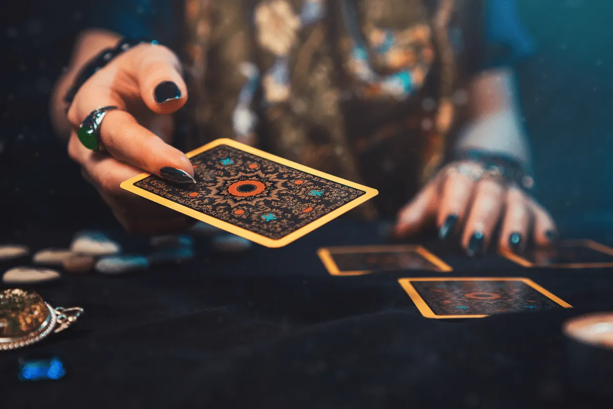 Tarot do dia: previsão para os 12 signos em 05/10/2026